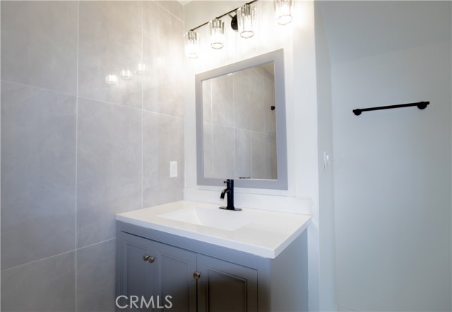 2101 Arlington Avenue, Los Angeles CA: https://media.crmls.org/medias/8cd7b53b-8b79-4f78-b521-ff80798e4f6d.jpg