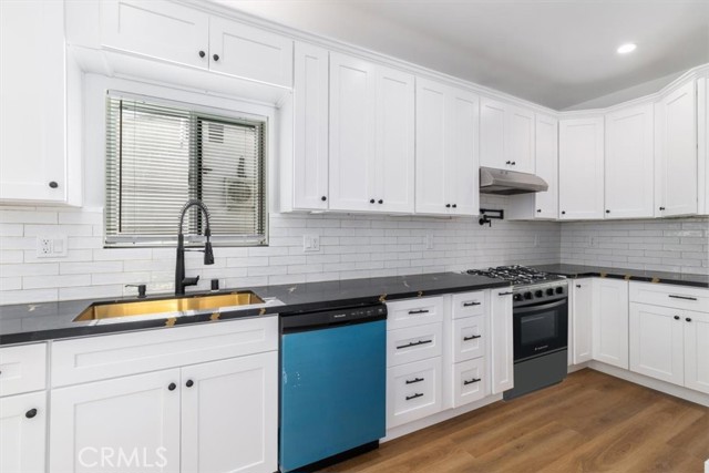 Detail Gallery Image 43 of 69 For 6616 Denver Ave, Los Angeles,  CA 90044 - 6 Beds | 5/1 Baths