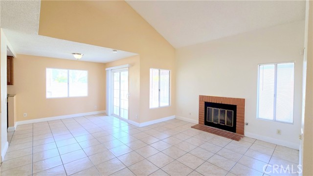 7960 Eugenia Avenue, Fontana CA: https://media.crmls.org/medias/8cd811f7-8541-4845-b5a3-2ddd1407c750.jpg