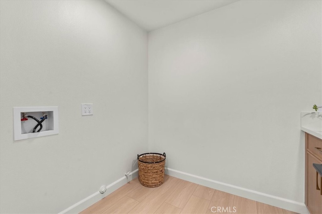 https://media.crmls.org/medias/8cda34e5-e722-46c3-b0a5-dc1726c4e7e8.jpg?preset=X-Large