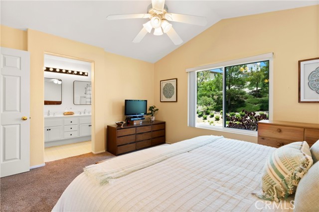 8 Chatri Circle, Lake Forest CA: https://media.crmls.org/medias/8cda41db-b6bb-45ed-b8f0-6e35c7d01534.jpg
