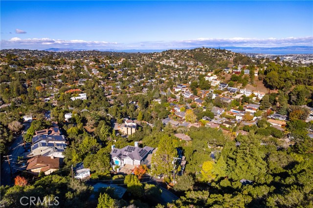 Detail Gallery Image 2 of 11 For 401 Winding Way, San Carlos,  CA 94070 - – Beds | – Baths