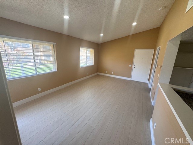 Detail Gallery Image 17 of 22 For 3635 Oak Creek, Ontario,  CA 91761 - 2 Beds | 2 Baths