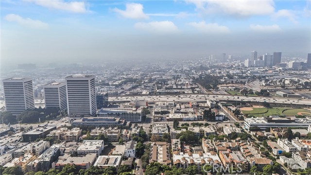 Detail Gallery Image 31 of 34 For 11033 Massachusetts Ave #4,  Los Angeles,  CA 90025 - 2 Beds | 3 Baths