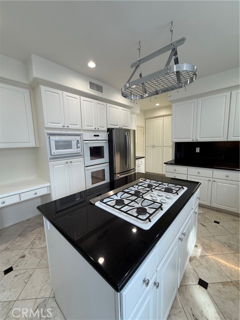 Detail Gallery Image 3 of 24 For 6 Ponte, Irvine,  CA 92606 - 5 Beds | 3/1 Baths