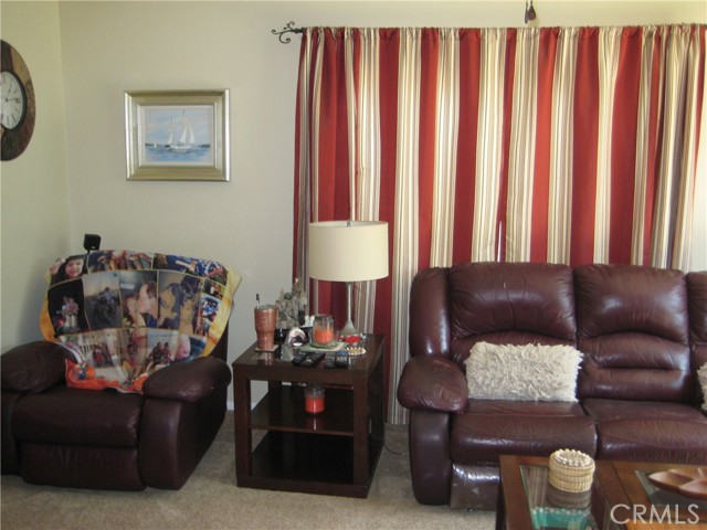 Detail Gallery Image 14 of 27 For 11408 214th, Lakewood,  CA 90715 - 3 Beds | 1/1 Baths