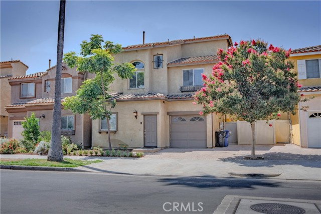 Detail Gallery Image 1 of 4 For 14554 Kittridge St, Van Nuys,  CA 91405 - 3 Beds | 3 Baths