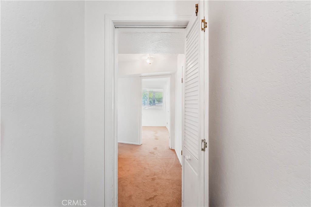https://media.crmls.org/medias/8cde7f3e-8bc9-49c3-b26e-118437309d45.jpg?preset=X-Large