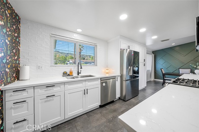 Detail Gallery Image 15 of 56 For 726 E Sierra Madre Ave, Glendora,  CA 91741 - 5 Beds | 2/1 Baths