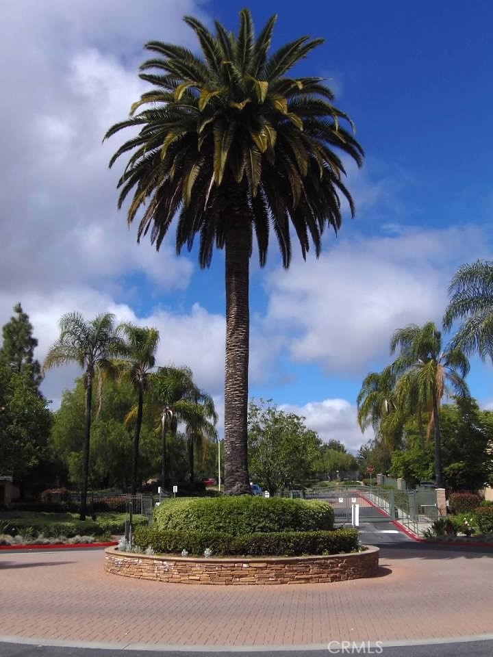 https://media.crmls.org/medias/8cdf3f76-7574-42ca-869a-eb906325092e.jpg?preset=X-Large