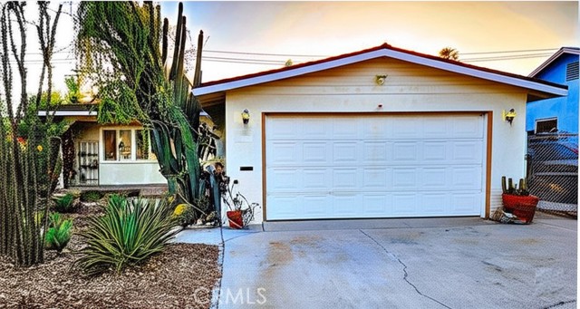 Detail Gallery Image 1 of 23 For 3552 N Sierra Way, San Bernardino,  CA 92405 - 3 Beds | 2 Baths