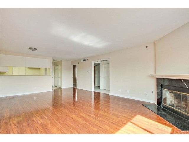 Detail Gallery Image 8 of 29 For 726 Elm Ave #304,  Long Beach,  CA 90813 - 2 Beds | 2 Baths