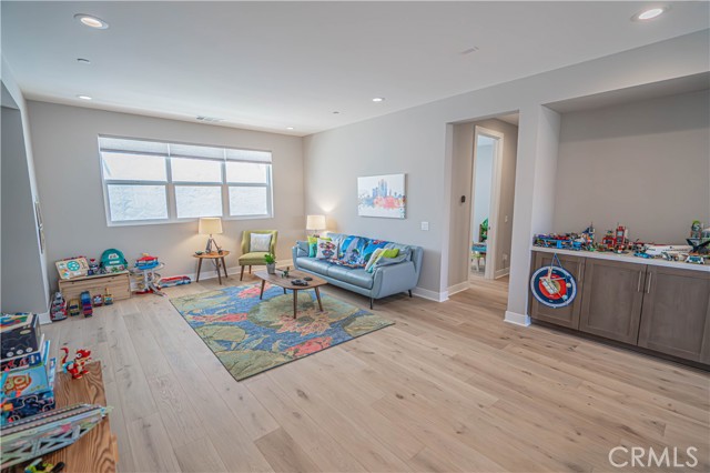 27871 Screenplay Place, Valencia CA: https://media.crmls.org/medias/8ce076c5-782d-464a-a04c-8537d0eb1688.jpg