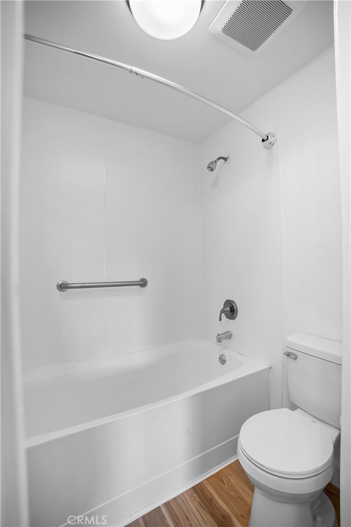 https://media.crmls.org/medias/8ce0b728-878e-41df-92b4-86e561d588e2.jpg?preset=X-Large