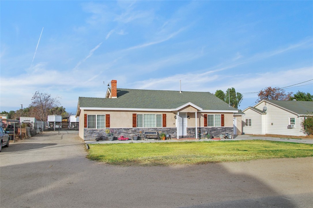 Detail Gallery Image 3 of 53 For 4234 Center Avenue, Norco,  CA 92860 - 4 Beds | 2 Baths