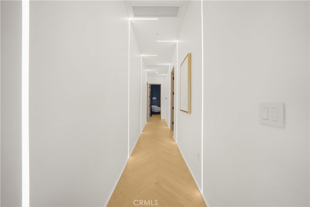 https://media.crmls.org/medias/8ce13aec-c535-4ec1-a424-20087f8f35c2.jpg?preset=X-Large
