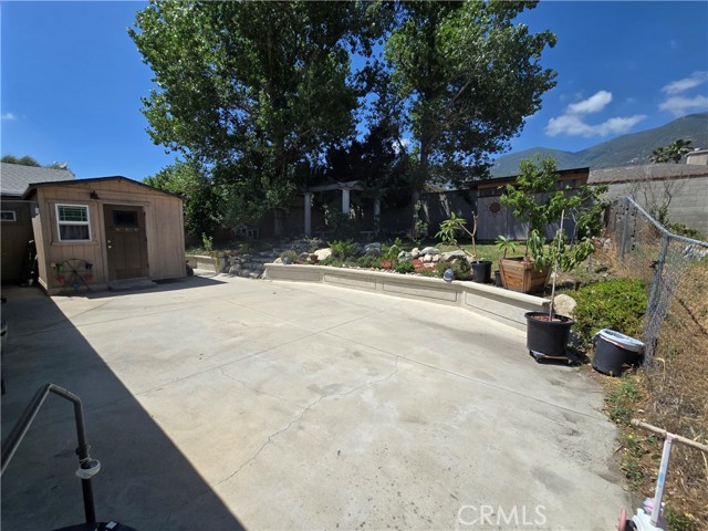 18280 Santa Fe Avenue, San Bernardino CA: https://media.crmls.org/medias/8ce25544-f179-430a-9946-3b2d67399342.jpg