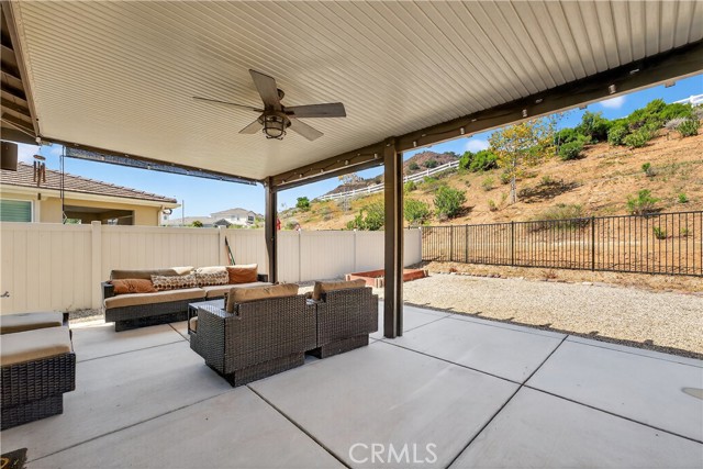 3021 Jicarilla Drive, Fallbrook CA: https://media.crmls.org/medias/8ce273c8-63fb-476e-9917-ee207edc2f2b.jpg