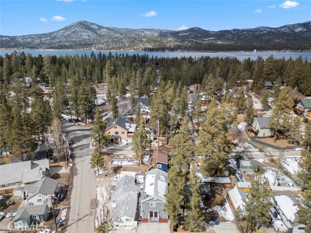 Detail Gallery Image 29 of 30 For 40046 Trail of the Whispering, Big Bear Lake,  CA 92315 - 6 Beds | 2 Baths