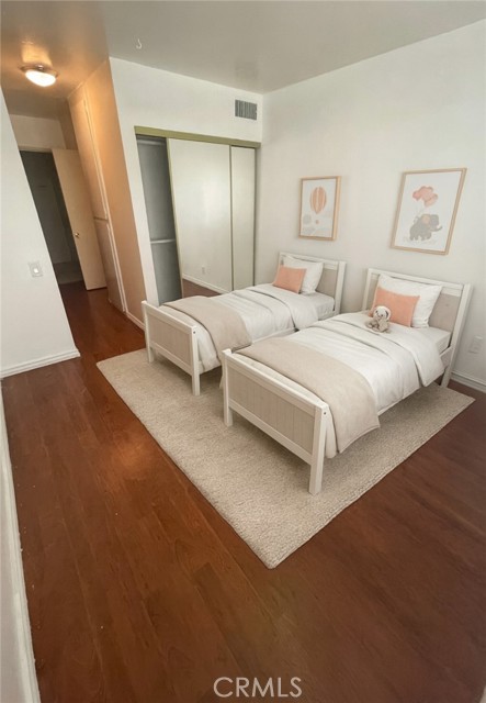 Detail Gallery Image 4 of 29 For 5460 White Oak Ave #J206,  Encino,  CA 91316 - 2 Beds | 2 Baths