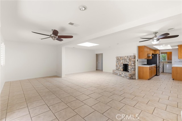 Detail Gallery Image 4 of 27 For 1841 Lake St, Huntington Beach,  CA 92648 - 3 Beds | 2 Baths