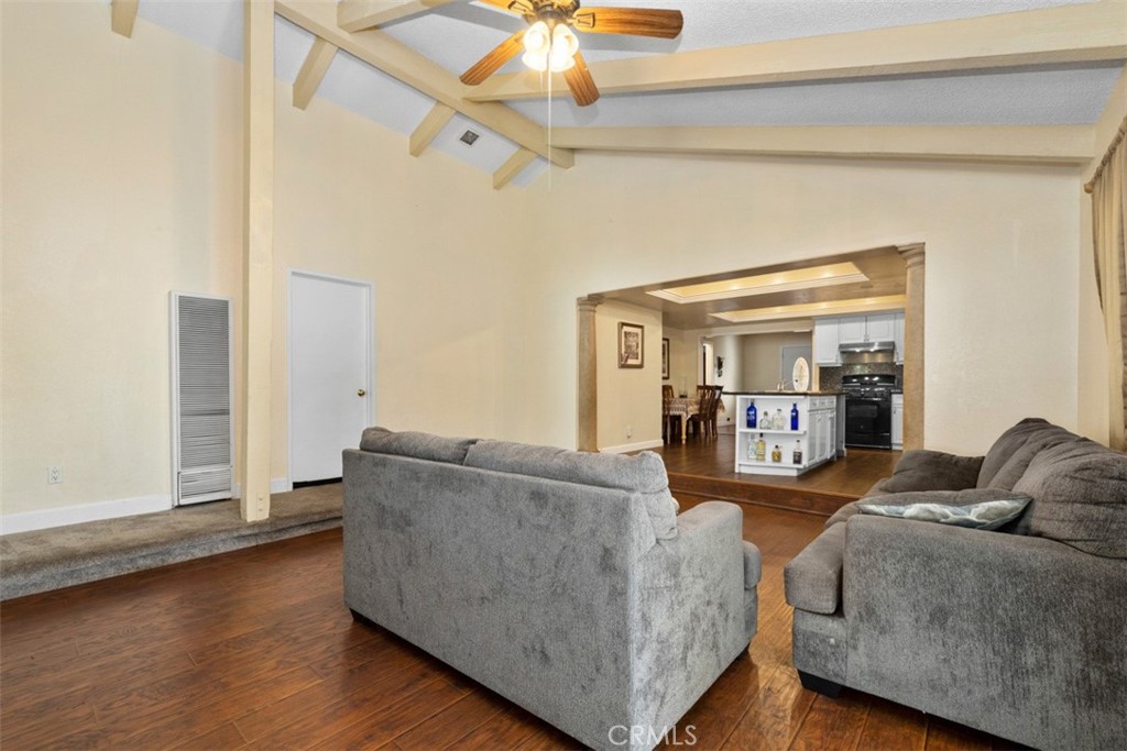 1523 W 12th Street
