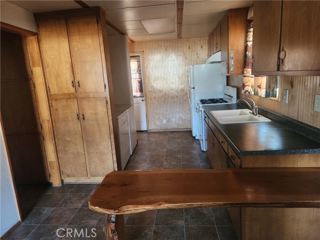 Detail Gallery Image 8 of 10 For 710 W Fairway Bld, Big Bear City,  CA 92314 - 3 Beds | 2 Baths