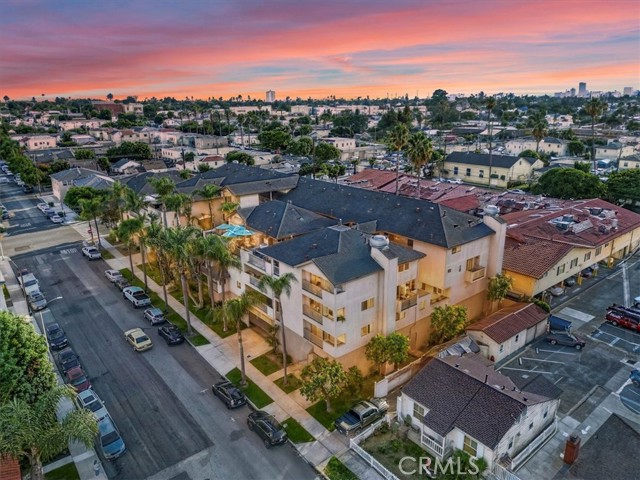 1001 Belmont Avenue, Long Beach CA: https://media.crmls.org/medias/8ce528a6-62f9-4e71-9cd1-8401c5c2a004.jpg