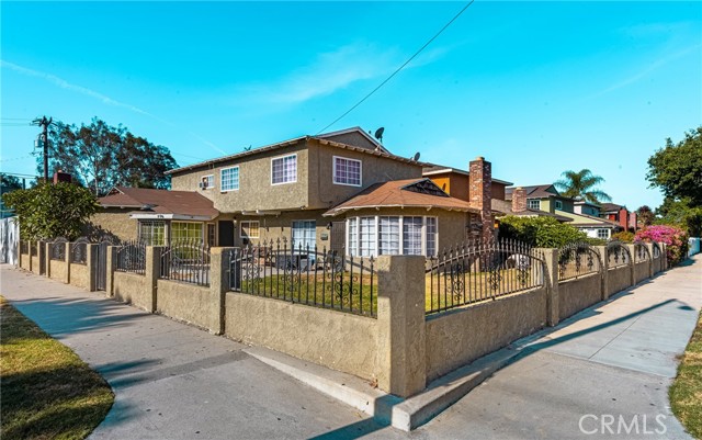 Detail Gallery Image 3 of 7 For 296 E Marker St, Long Beach,  CA 90805 - 6 Beds | 4 Baths