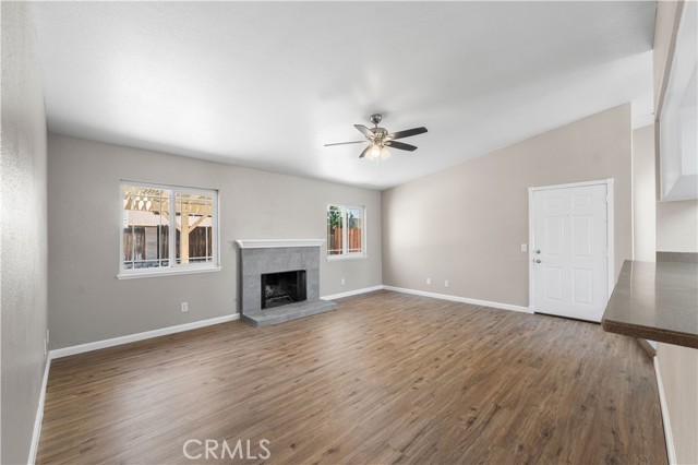 4633 Dowel Avenue, Palmdale CA: https://media.crmls.org/medias/8ce5a3ce-e99c-46b2-8ab1-3aeda637ee16.jpg