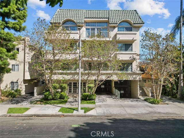 Detail Gallery Image 1 of 32 For 4348 Mammoth Ave #102,  Sherman Oaks,  CA 91423 - 2 Beds | 2/1 Baths