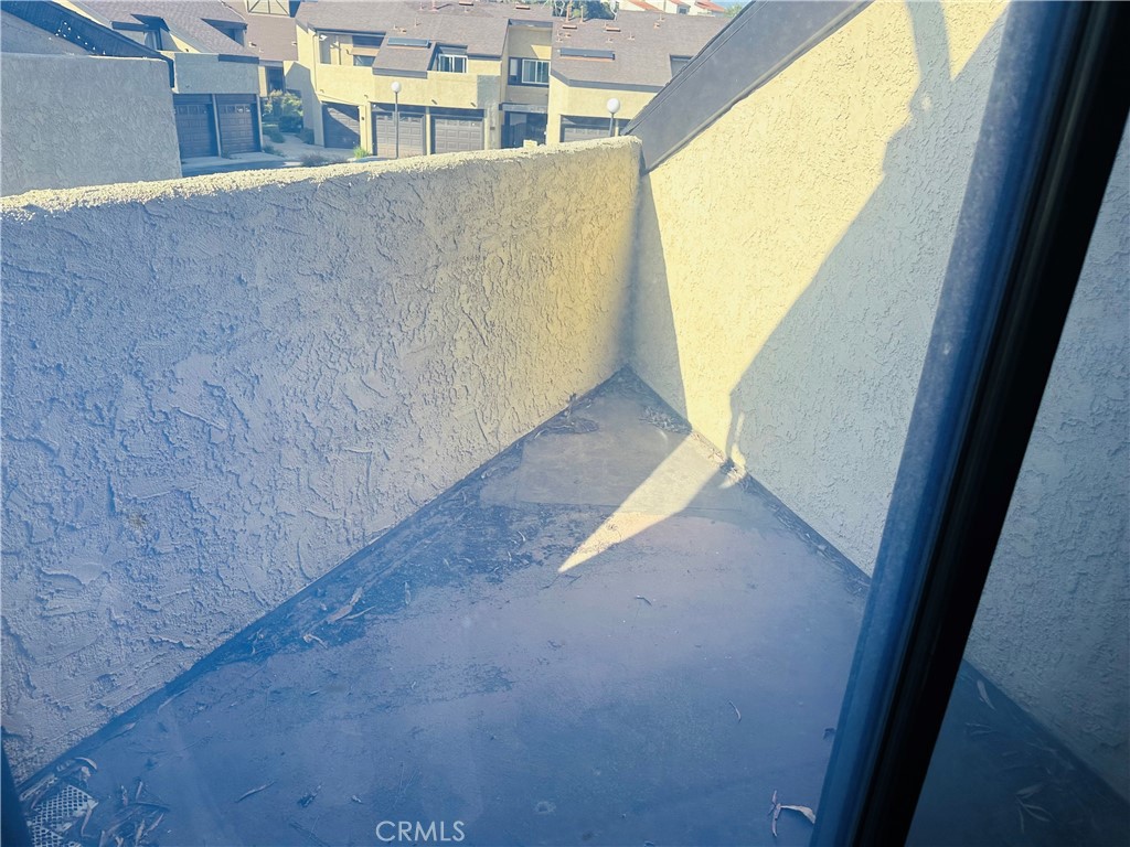 https://media.crmls.org/medias/8ce6a00f-e3ab-4cbf-a9f9-b129856e0423.jpg?preset=X-Large