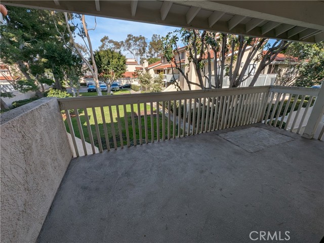 Detail Gallery Image 4 of 22 For 19185 Shoreline Ln #8,  Huntington Beach,  CA 92648 - 2 Beds | 1/1 Baths