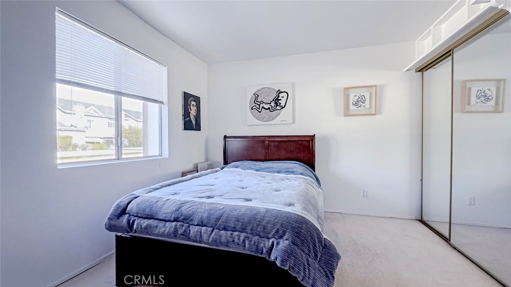 https://media.crmls.org/medias/8ce71242-c775-4b70-bb2e-b5093d8c69a7.jpg?preset=X-Large