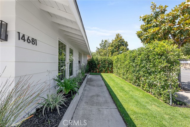 14681 Yorba Street, Tustin CA: https://media.crmls.org/medias/8ce76205-9f22-49a4-99b9-ba49f687a785.jpg