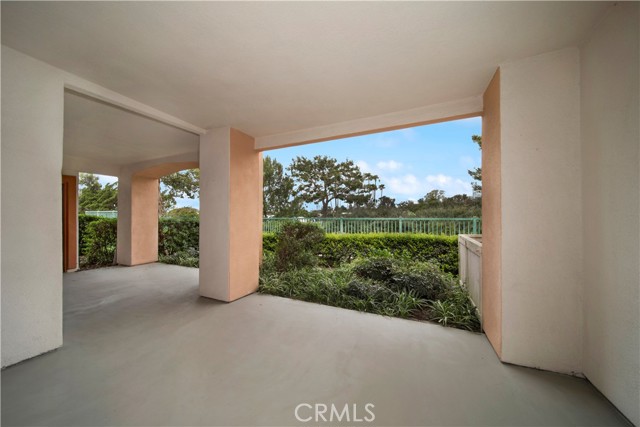 Detail Gallery Image 6 of 20 For 320 Villa Point, Newport Beach,  CA 92660 - 2 Beds | 2 Baths