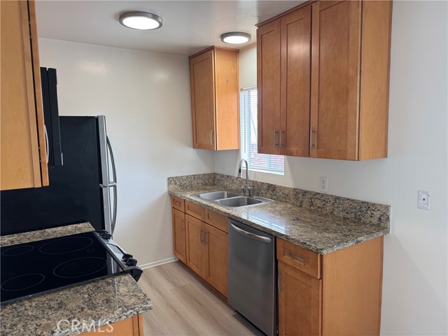 1106 Central, Seal Beach CA: https://media.crmls.org/medias/8ce7eed5-2460-49b1-b407-5e98ce5b1462.jpg