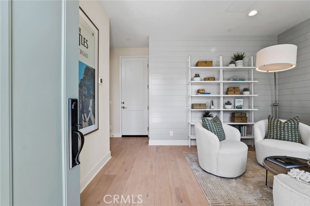 19071 Main Street, Huntington Beach CA: https://media.crmls.org/medias/8ce86072-485b-4106-9cd8-f6d47a5b97d0.jpg