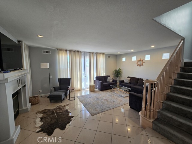 624 Goldenwest Street, Huntington Beach CA: https://media.crmls.org/medias/8ce8a56b-9d5d-4eae-a803-0df91dce4b6d.jpg