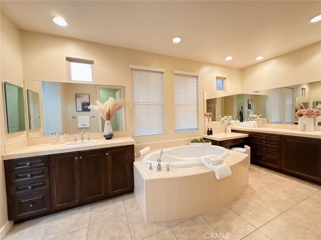 MLS #OC25245828 image #27