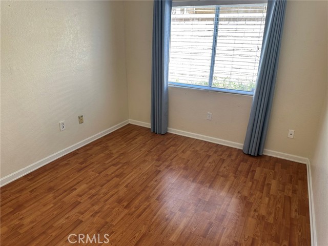 Detail Gallery Image 13 of 19 For 1715 Lake Way, Lancaster,  CA 93534 - 5 Beds | 2/1 Baths