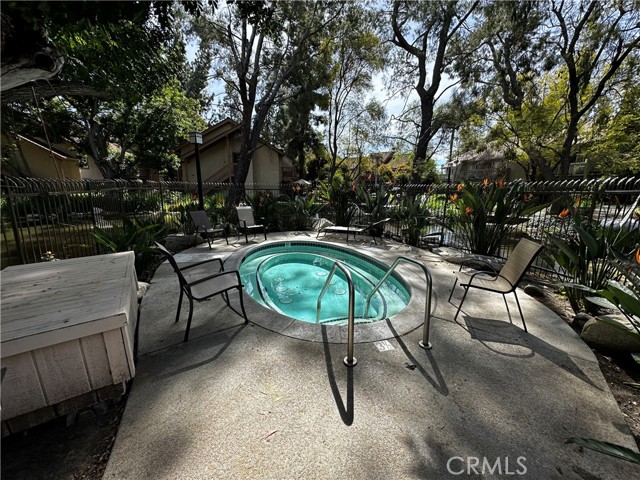 Detail Gallery Image 5 of 10 For 7101 Farralone Ave #113,  Canoga Park,  CA 91303 - 1 Beds | 1 Baths