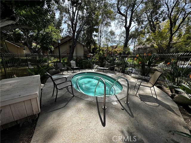 Detail Gallery Image 5 of 10 For 7101 Farralone Ave #113,  Canoga Park,  CA 91303 - 1 Beds | 1 Baths