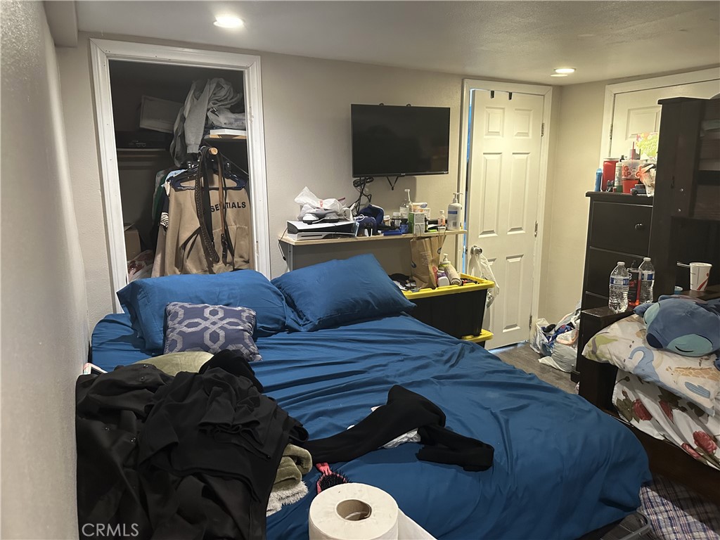 https://media.crmls.org/medias/8ceb44df-ac16-449e-90c5-9ab0ccee55d1.jpg?preset=X-Large