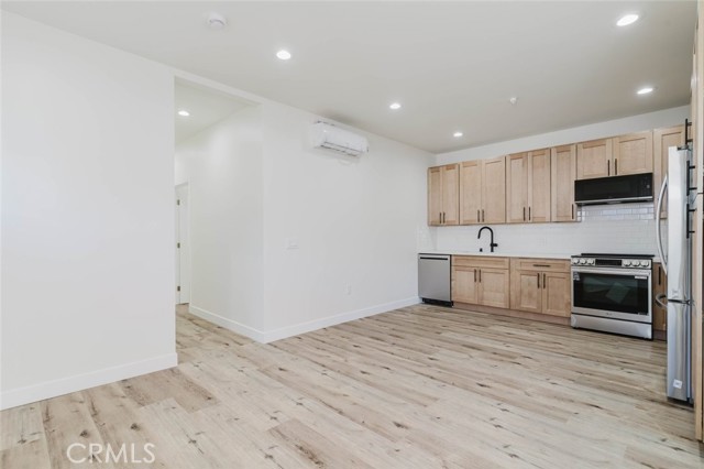 5732 Willowcrest Avenue, 2 photo 9