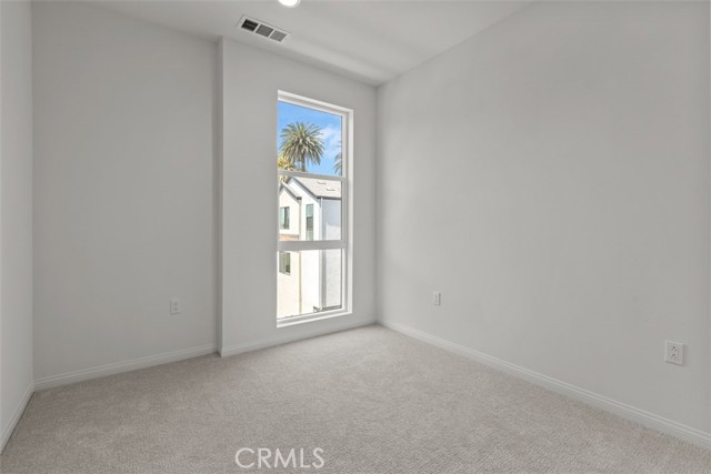 5868 Linden Ave Avenue, Long Beach CA: https://media.crmls.org/medias/8cebf18b-d6f0-4823-a00b-121372f8ac16.jpg