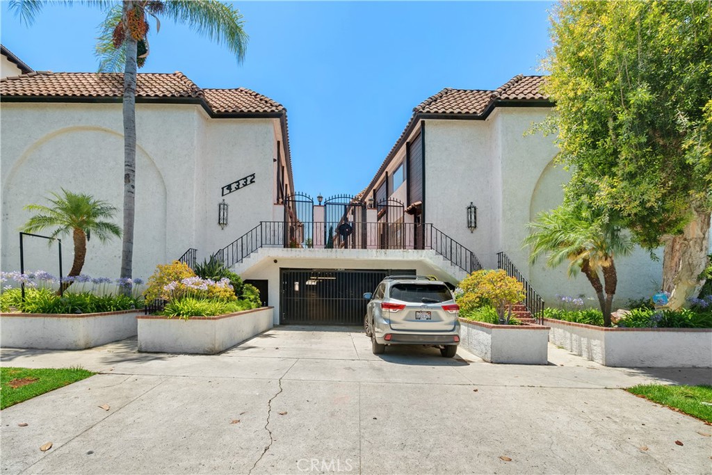14332 Dickens Street #25