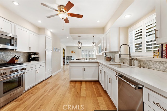 23642 Oxnard Street, Woodland Hills CA: https://media.crmls.org/medias/8ced8f65-8a52-420a-b018-2a736b6d8df3.jpg