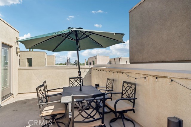 Detail Gallery Image 26 of 37 For 13225 Victory Bld, Valley Glen,  CA 91401 - 3 Beds | 3/1 Baths