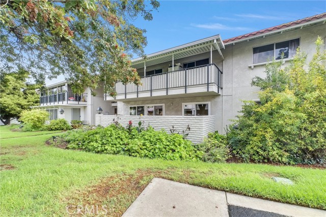 Detail Gallery Image 3 of 28 For 2260 via Puerta #C,  Laguna Woods,  CA 92637 - 2 Beds | 2 Baths